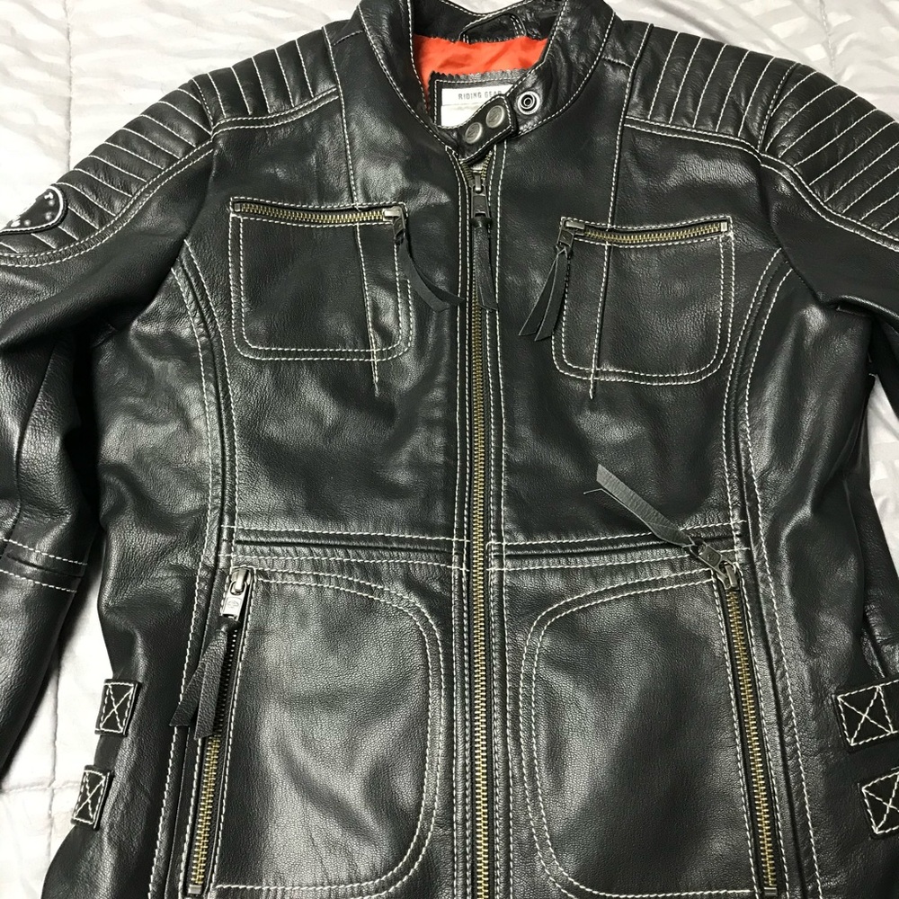 Woman’s Harely Davidson riding leather jacket